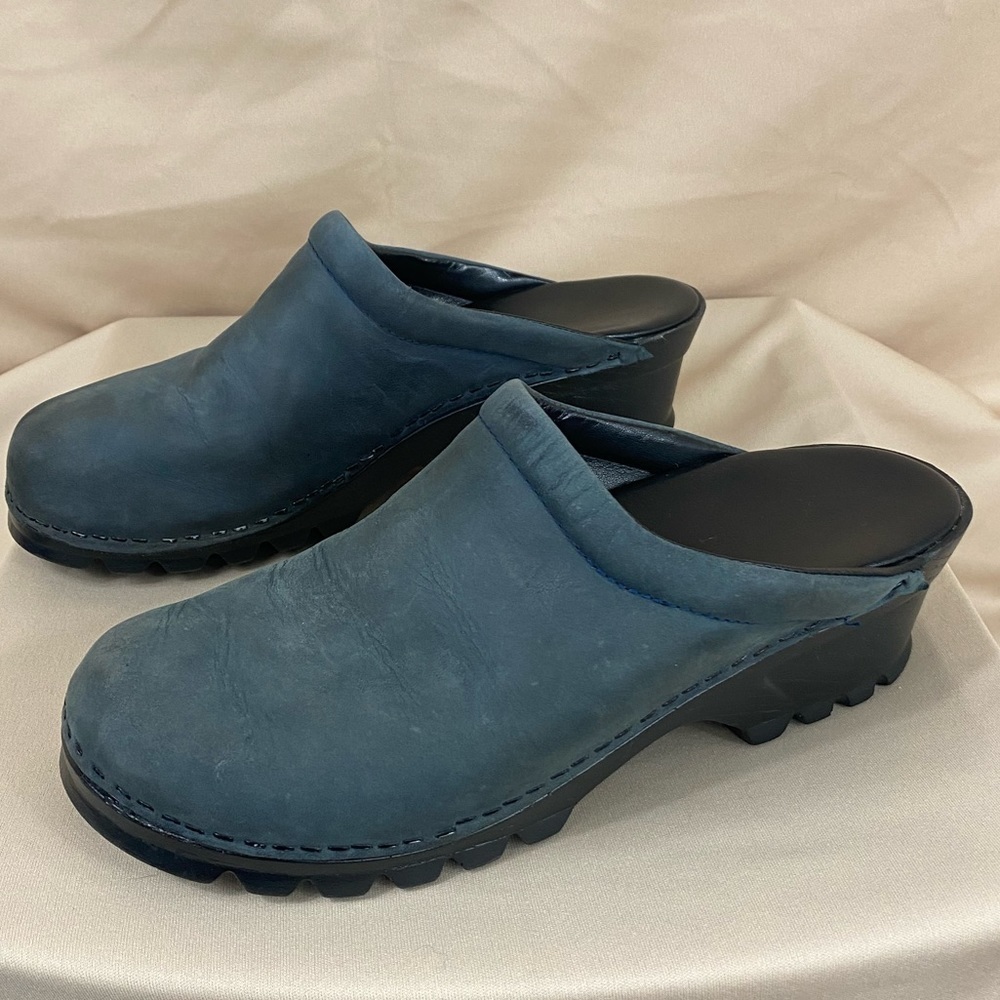 LEATHER Clogs Slide Ons In Light Navy Size 8 Made In Italy